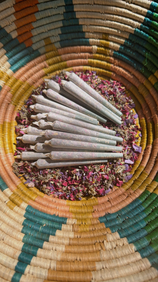 DREAMY EARTH ⟡ OG signature blend Herbal Smokes (Pre-rolled)