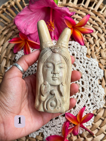 Pachamama Crocodile Wood Kuripe